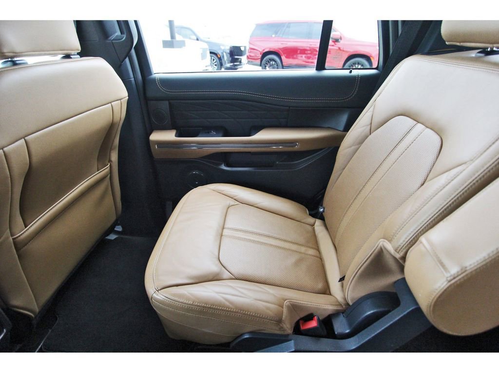 Used 2022 Ford Expedition Platinum image 12