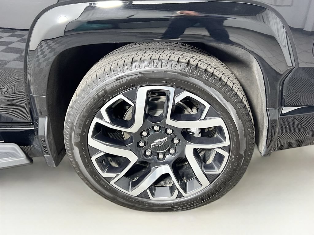Certified 2025 Chevrolet Silverado EV RST AWD/4WD image 28