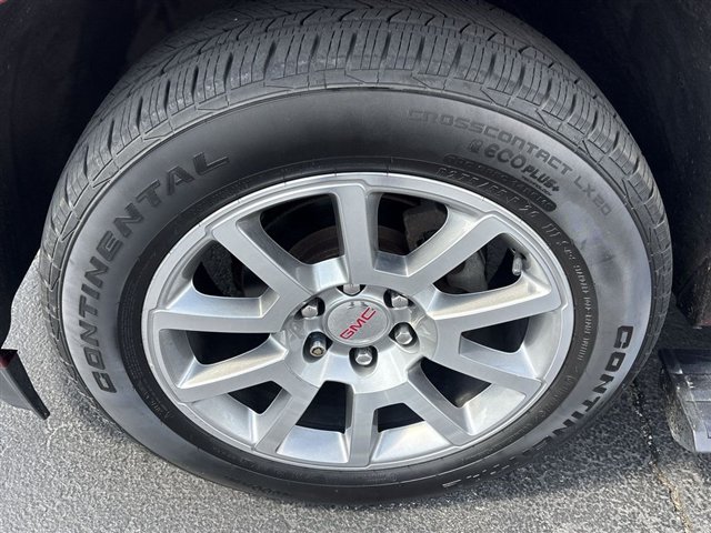 Certified 2017 GMC Yukon XL Denali w/ Open Road Package AWD/4WD image 33