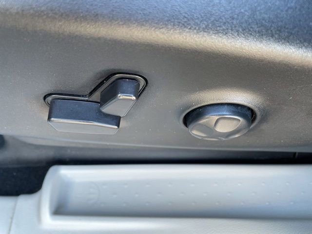 Used 2023 Chrysler Pacifica Touring-L image 15