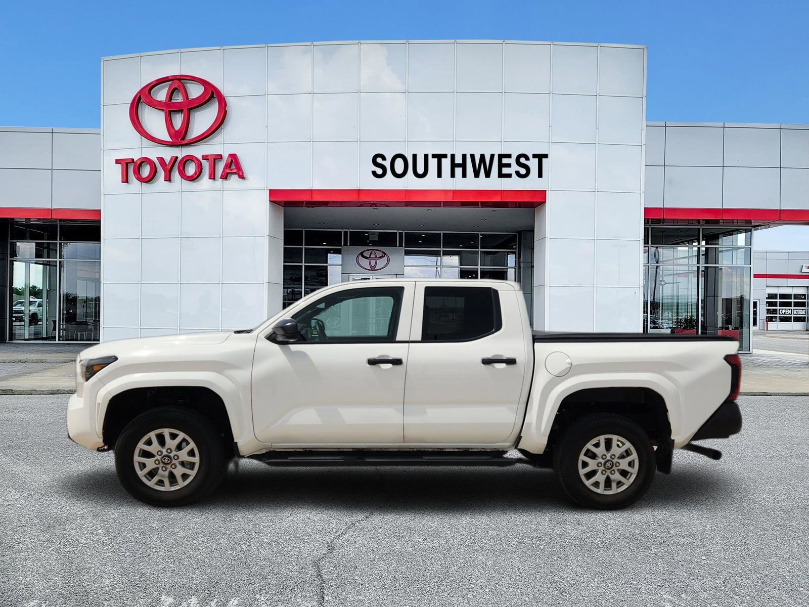 Used 2024 Toyota Tacoma SR image 3
