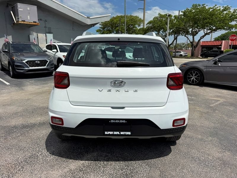 Used 2023 Hyundai Venue SEL FWD image 6
