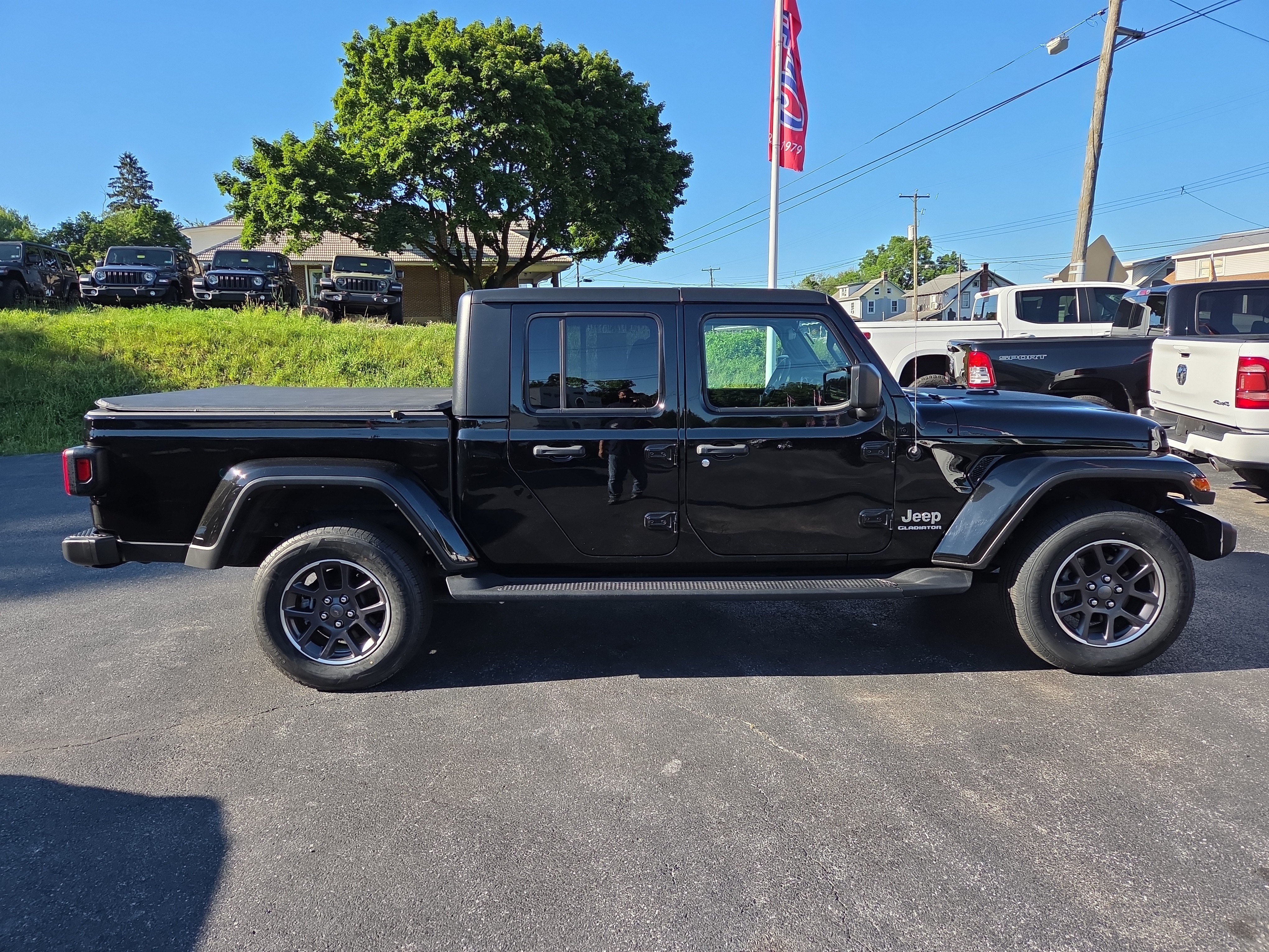 Certified 2021 Jeep Gladiator Overland w/ Cold Weather Group AWD/4WD image 2