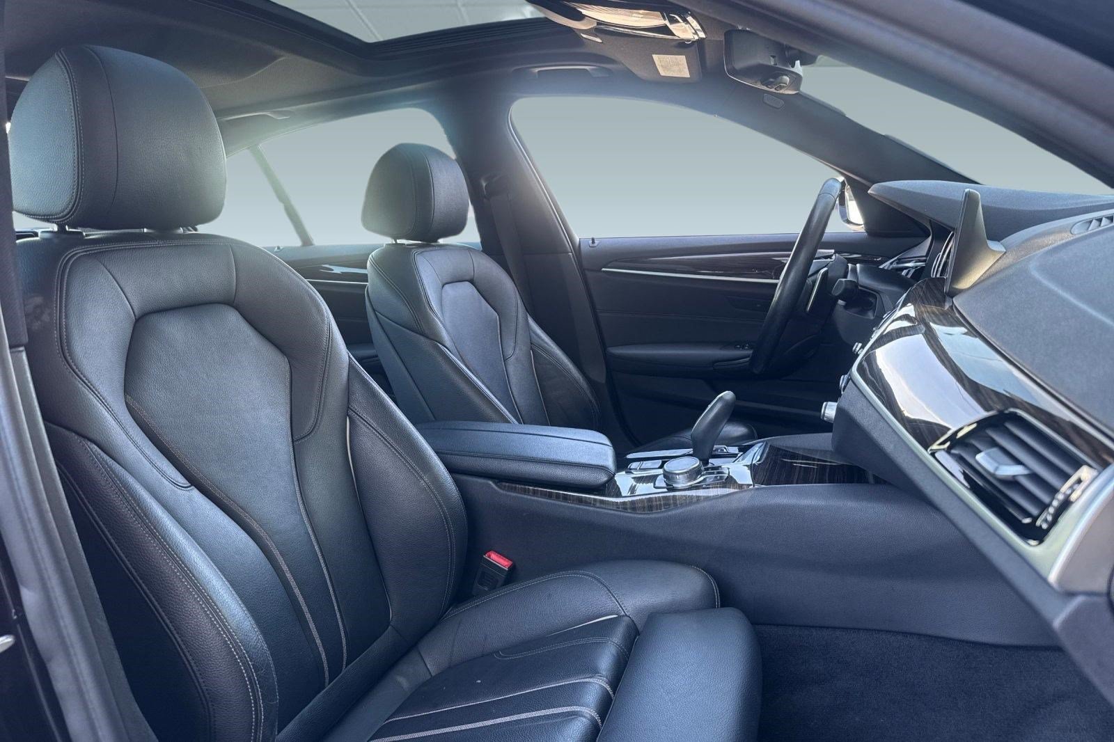 Used 2019 BMW 530e RWD image 32