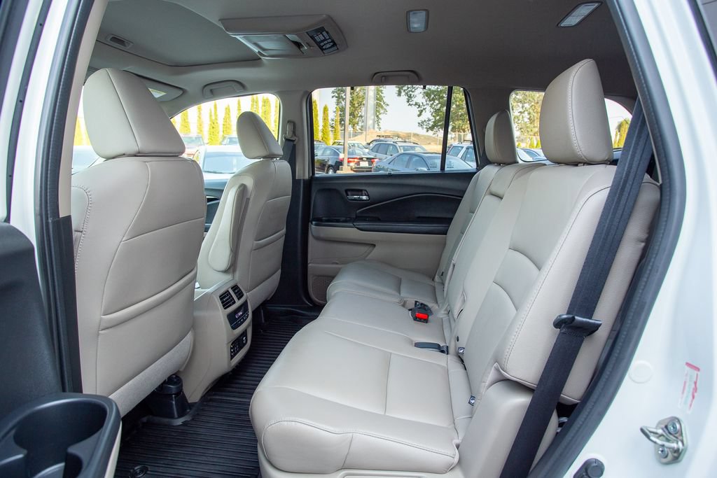 Certified 2017 Honda Pilot Touring image 17