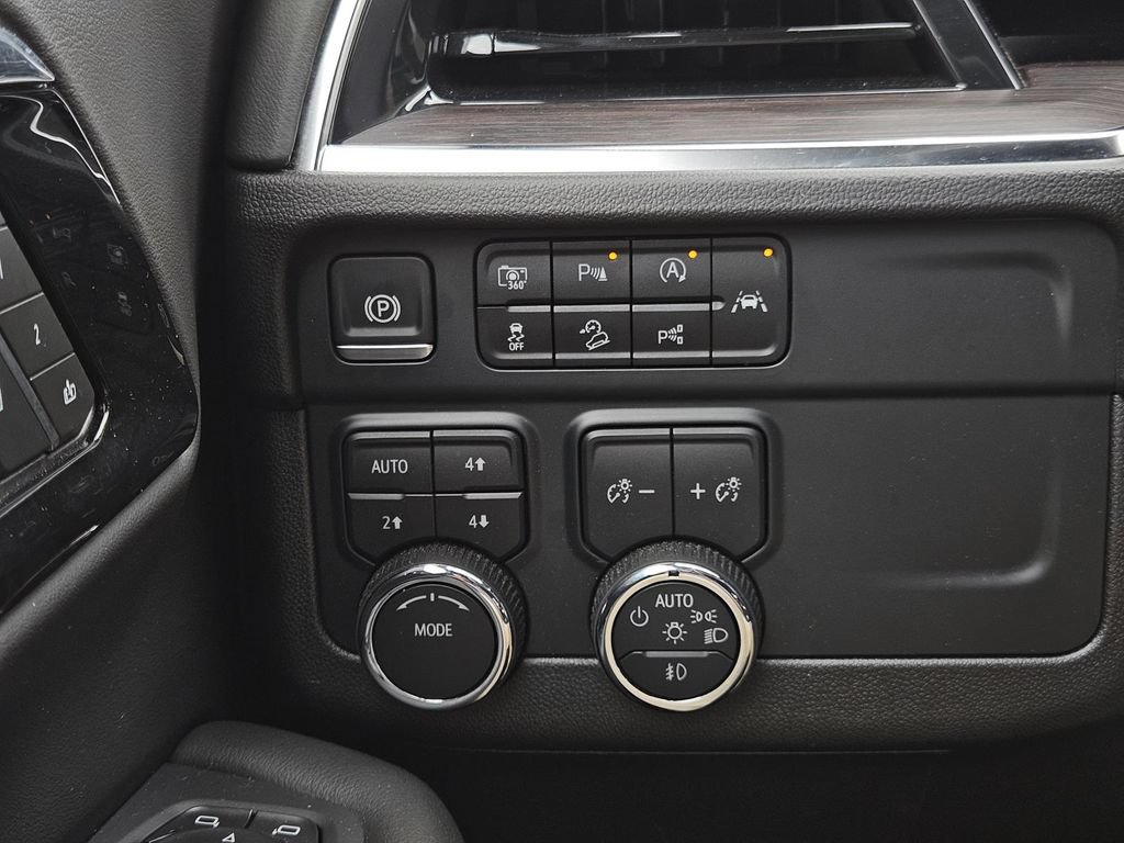 Used 2025 Chevrolet Tahoe Z71 AWD/4WD image 17