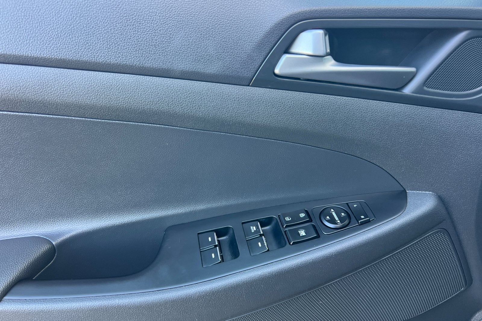 Used 2016 Hyundai Tucson Limited w/ Option Group 03 FWD image 11