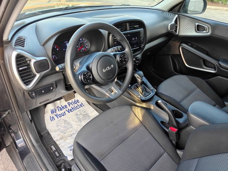 Used 2022 Kia Soul LX image 10