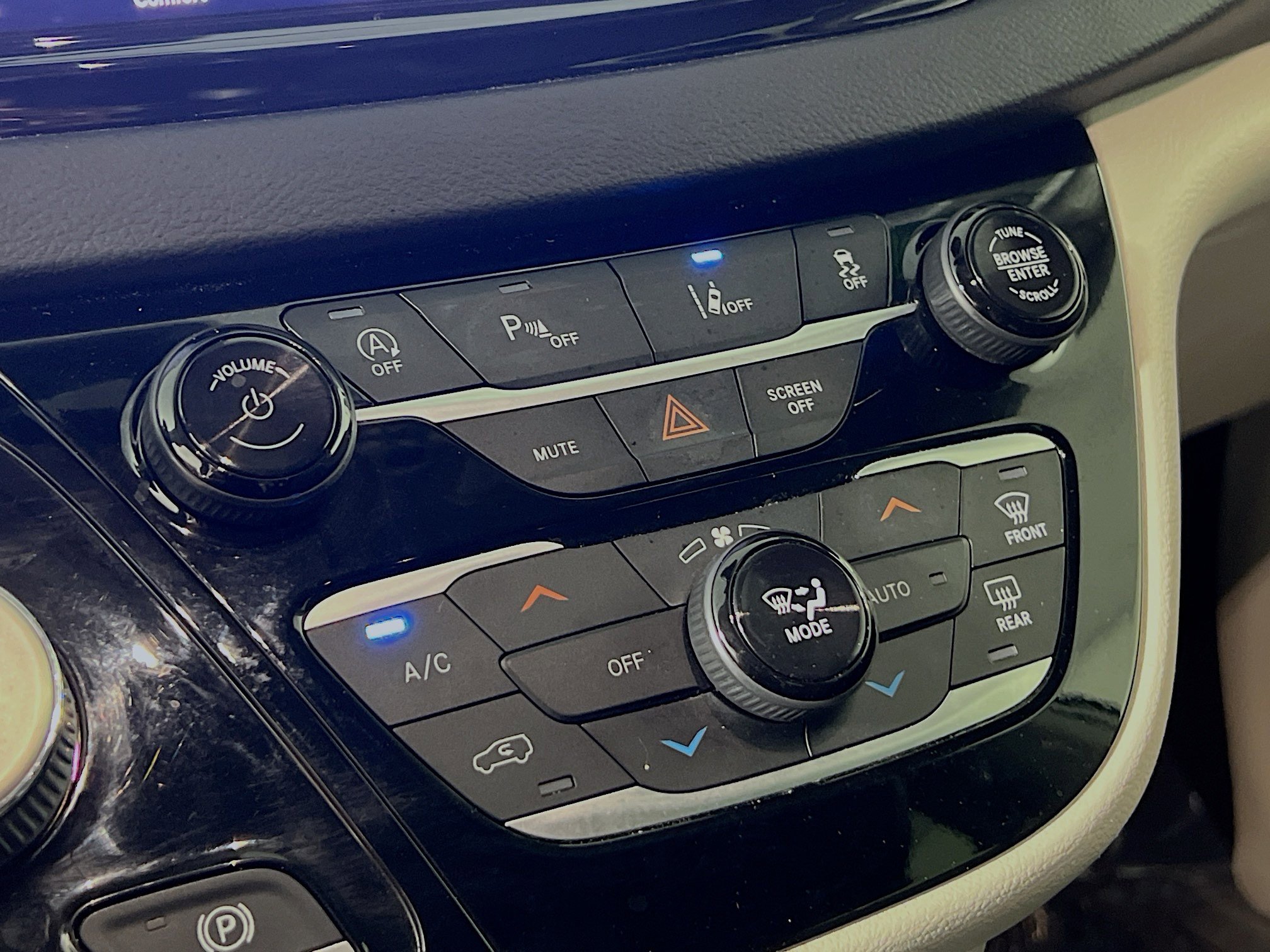 Used 2022 Chrysler Pacifica Touring-L image 26