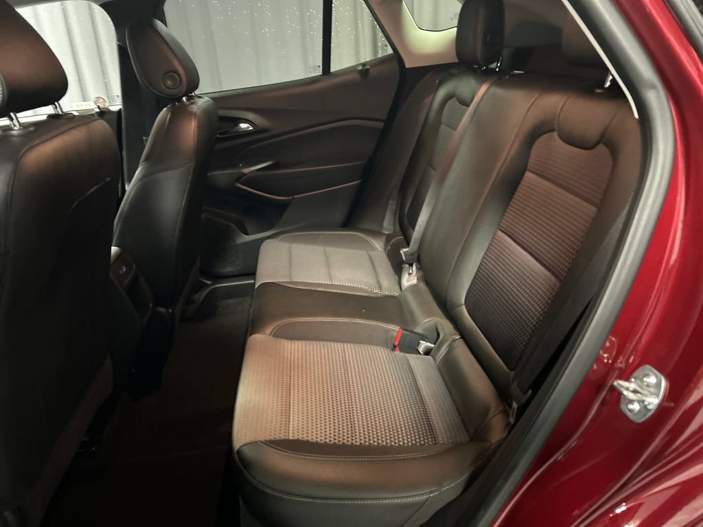 Used 2025 Chevrolet Trax LT w/ LT Convenience Package FWD image 21