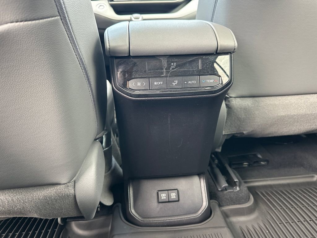 Used 2021 Toyota Highlander XLE image 23