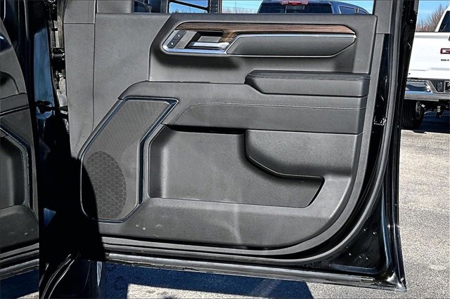 Used 2024 Chevrolet Silverado 2500 LT image 29