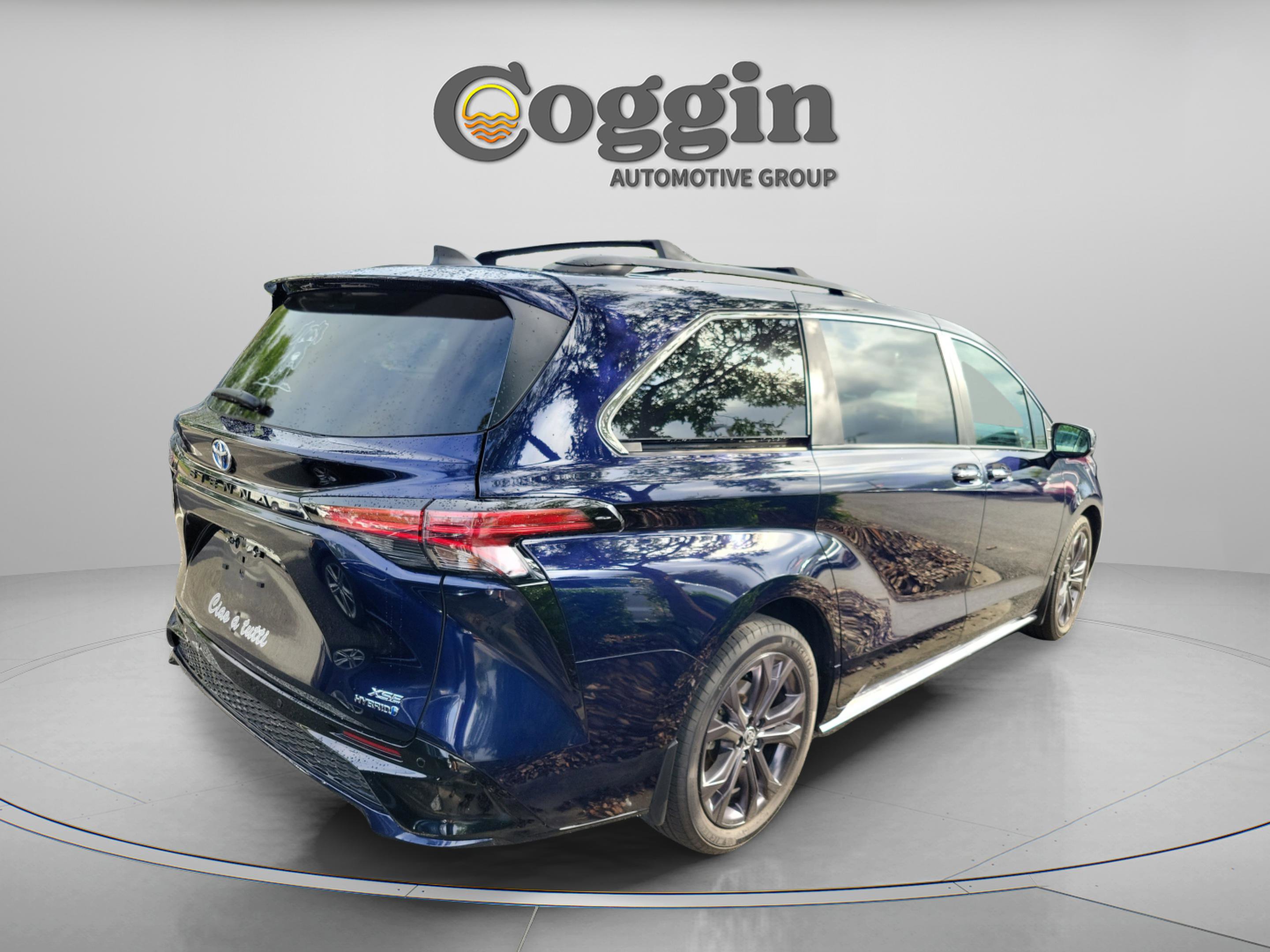 Certified 2024 Toyota Sienna XSE FWD image 4