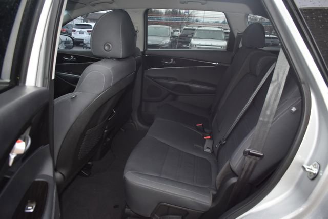 Used 2019 Kia Sorento LX image 29