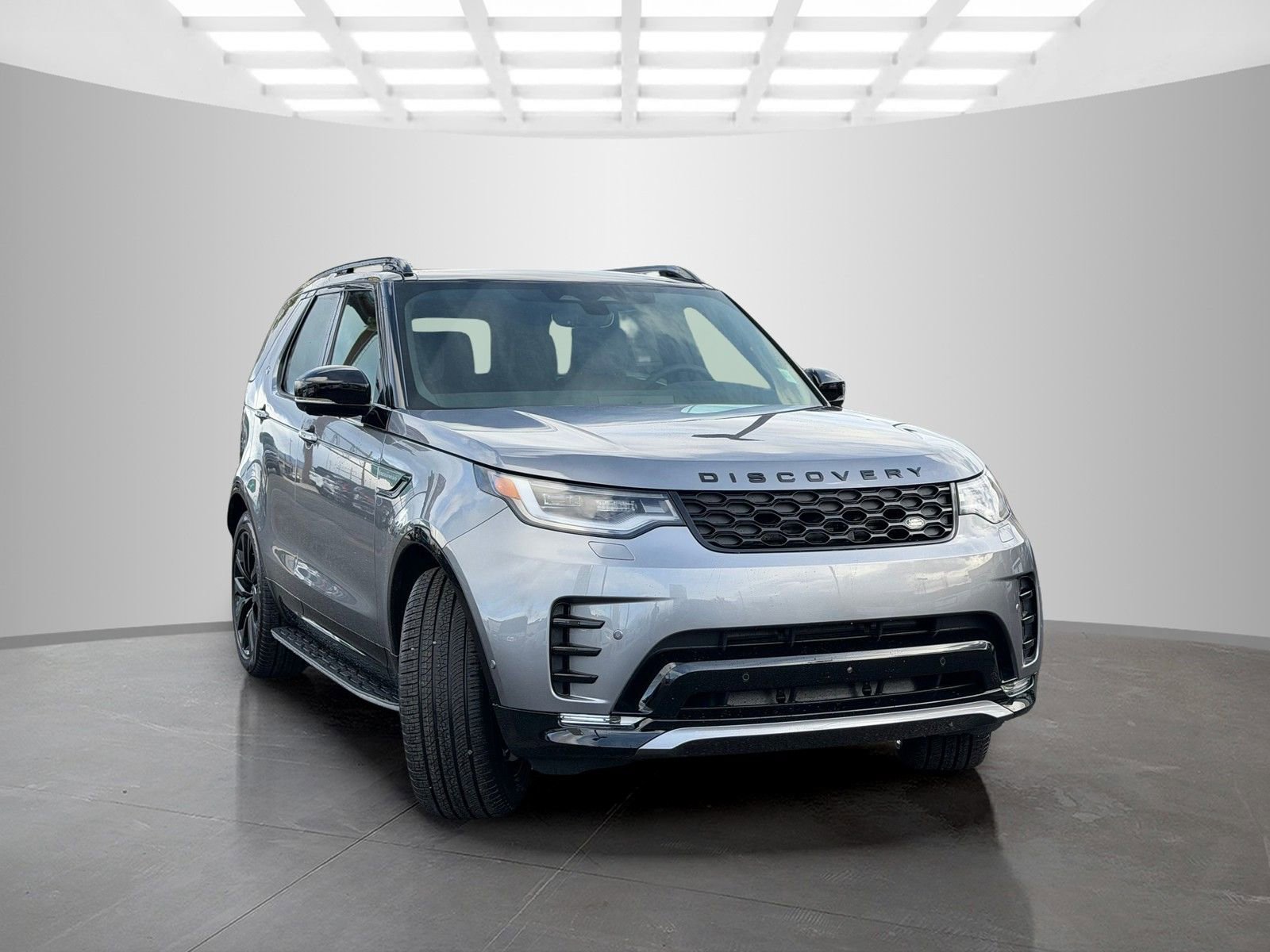 New 2026 Land Rover Discovery Dynamic SE image 3