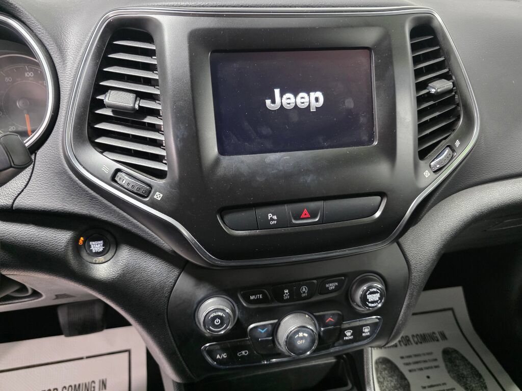 Used 2019 Jeep Cherokee Latitude Plus AWD/4WD image 11