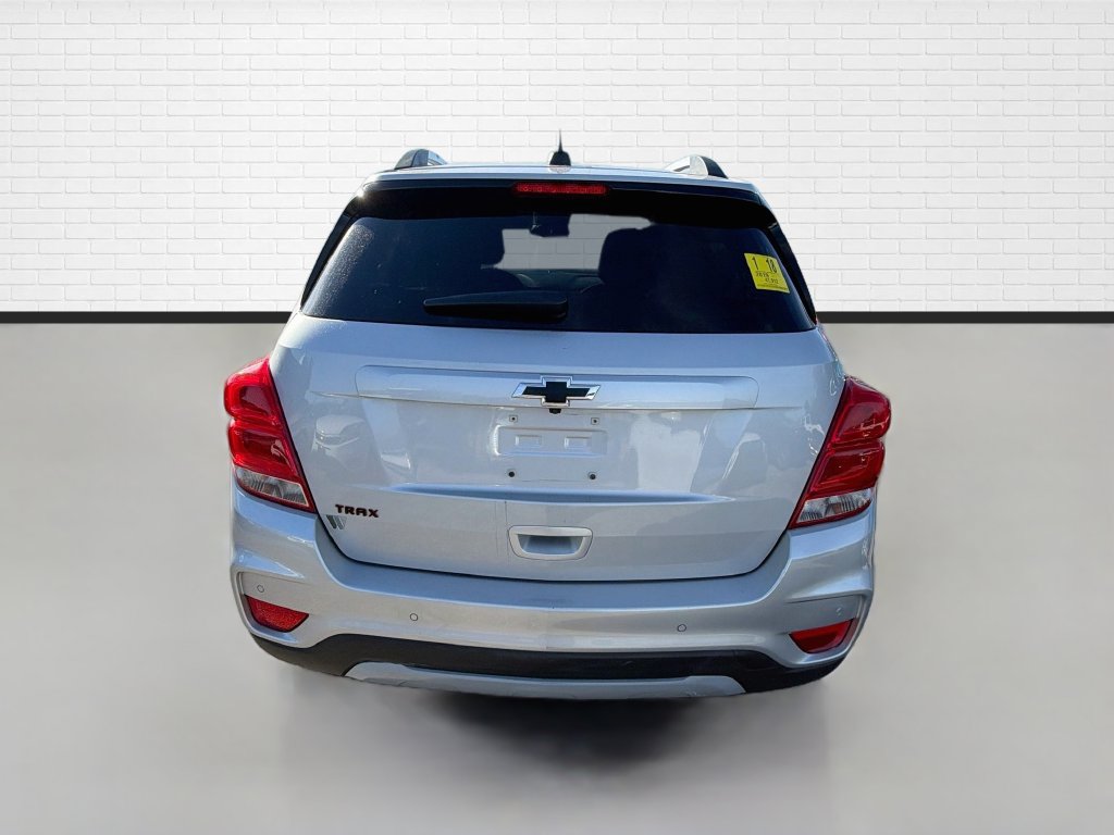 Used 2019 Chevrolet Trax LT w/ Sun & Sound Package FWD image 8