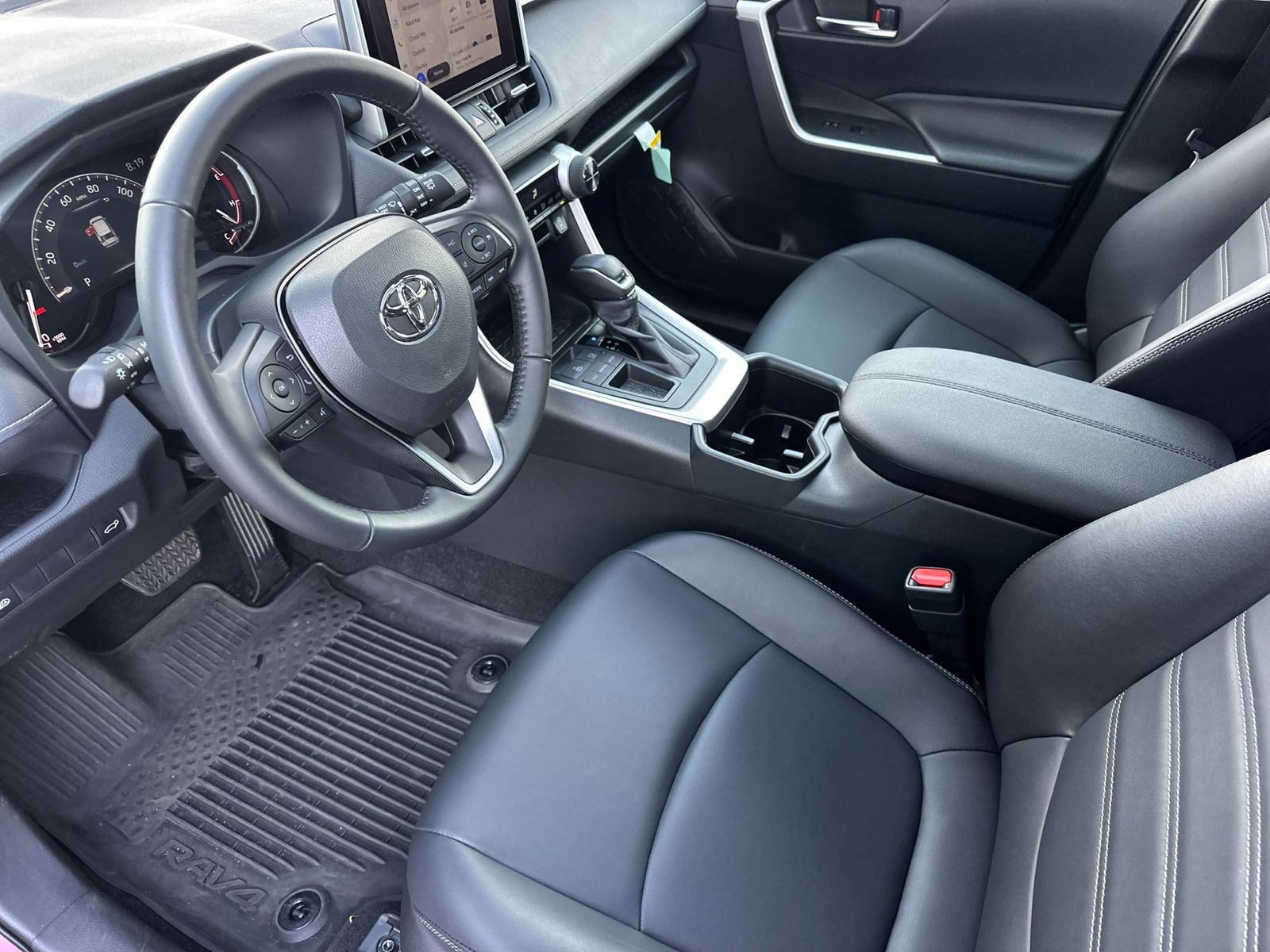 Used 2025 Toyota RAV4 XLE Premium FWD image 10