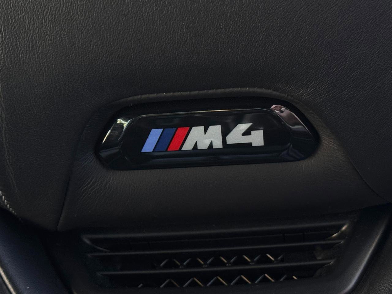 Used 2018 BMW M4 Convertible image 6