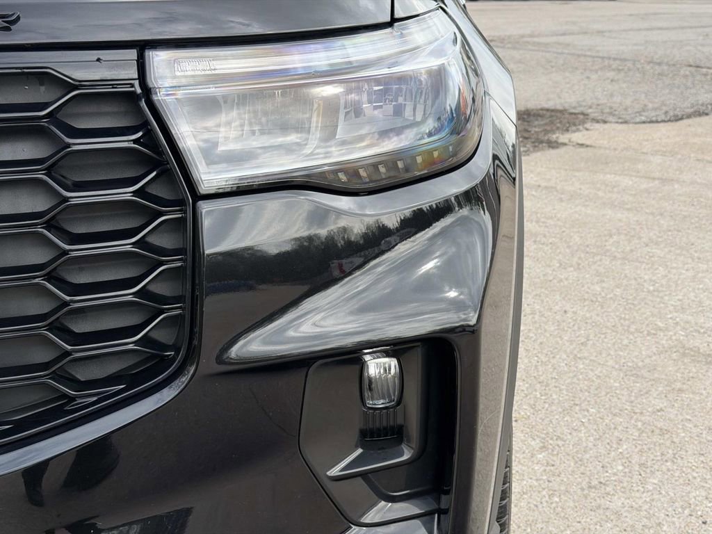 Used 2025 Ford Explorer ST-Line w/ Premium Package image 12