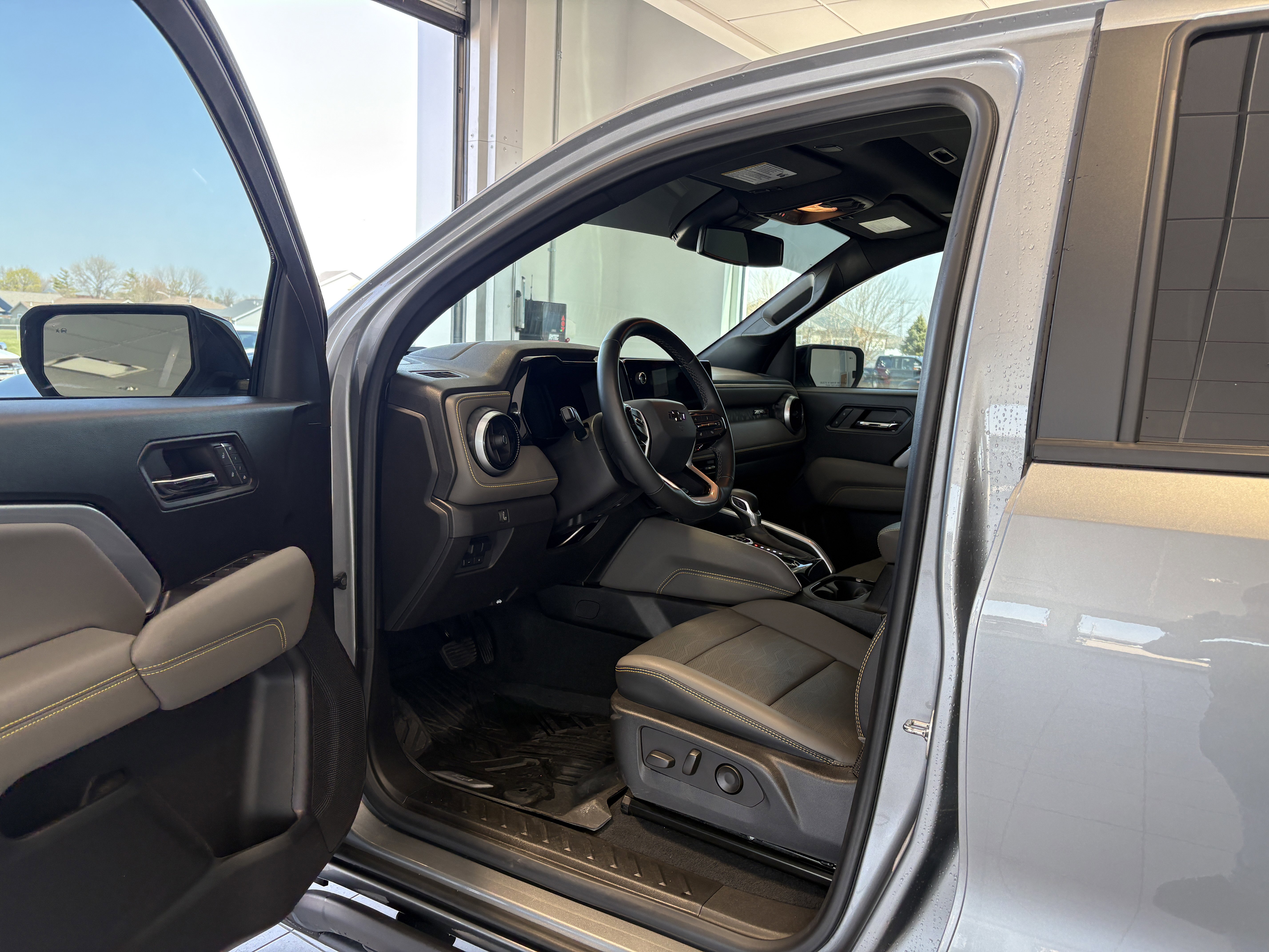 Used 2024 Chevrolet Colorado ZR2 w/ ZR2 Convenience Package III image 10