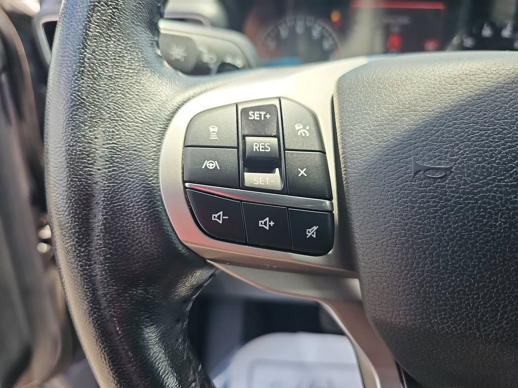 Used 2021 Ford Explorer XLT w/ Equipment Group 202A AWD/4WD image 17