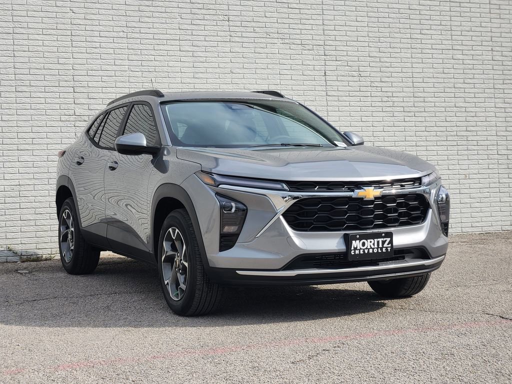 New 2026 Chevrolet Trax LT w/ Sunroof Package image 2