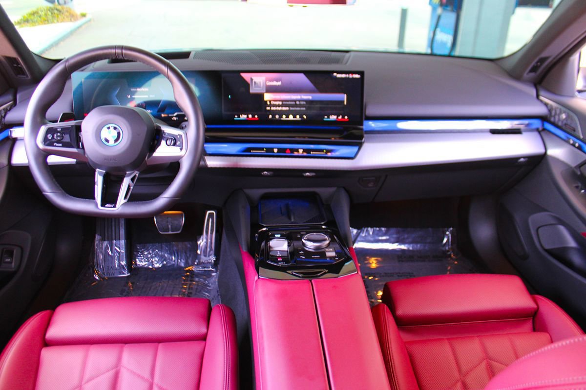 Used 2025 BMW i5 eDrive40i w/ M Sport Package image 10