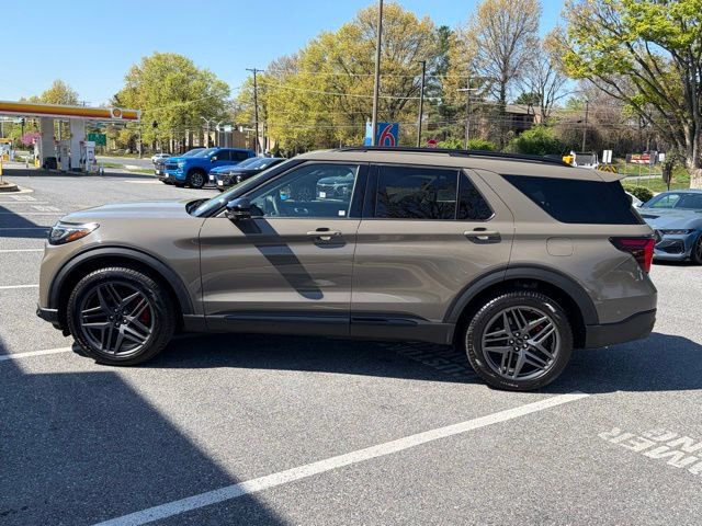 Used 2026 Ford Explorer ST w/ Sun And Sound Package image 4