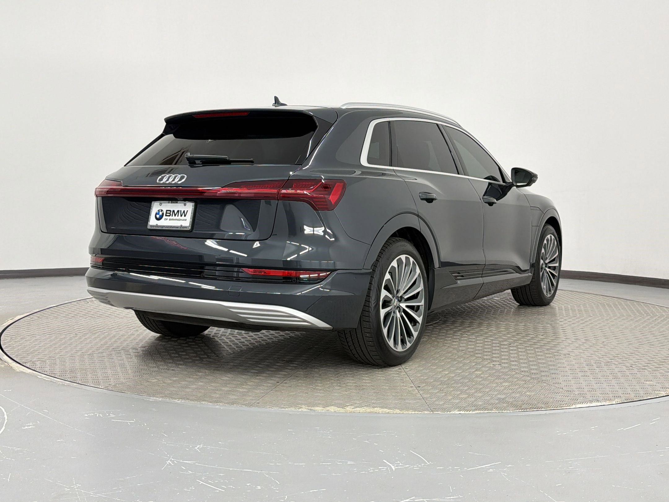 Used 2019 Audi e-tron Prestige w/ Prestige Package AWD/4WD image 9