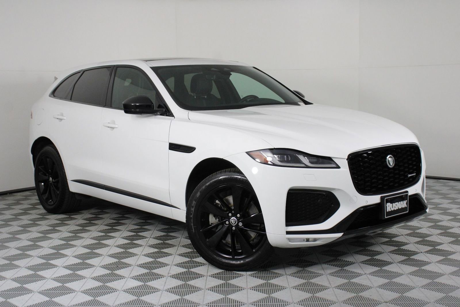 Used 2024 Jaguar F-PACE R-Dynamic S image 33