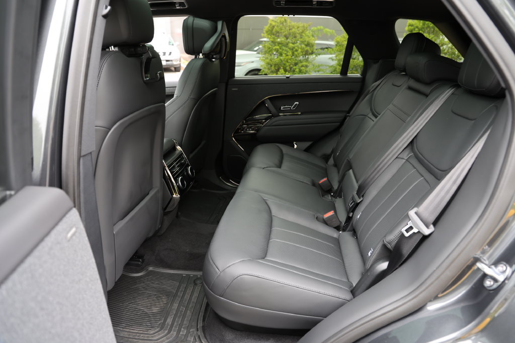 New 2025 Land Rover Range Rover Sport SE AWD/4WD image 18
