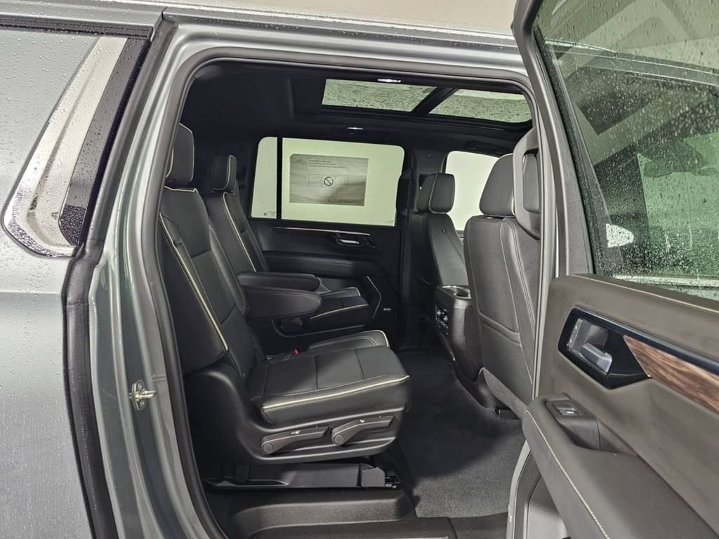 New 2026 Chevrolet Suburban Premier w/ Sun And Tow Package AWD/4WD image 13