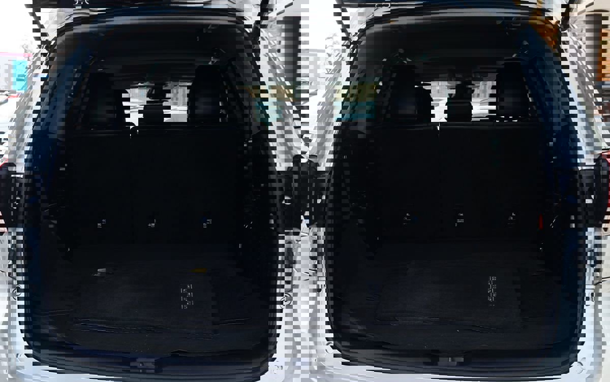 Used 2019 Toyota Highlander XLE image 25