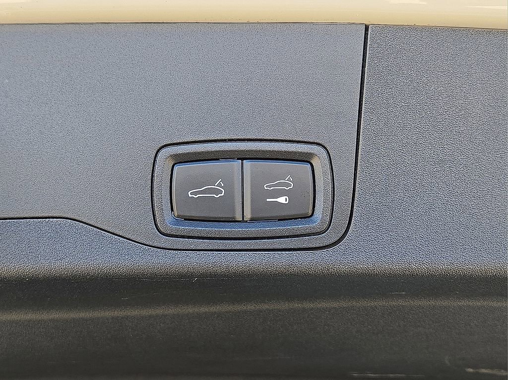 Used 2022 Porsche Taycan 4 Cross Turismo image 15