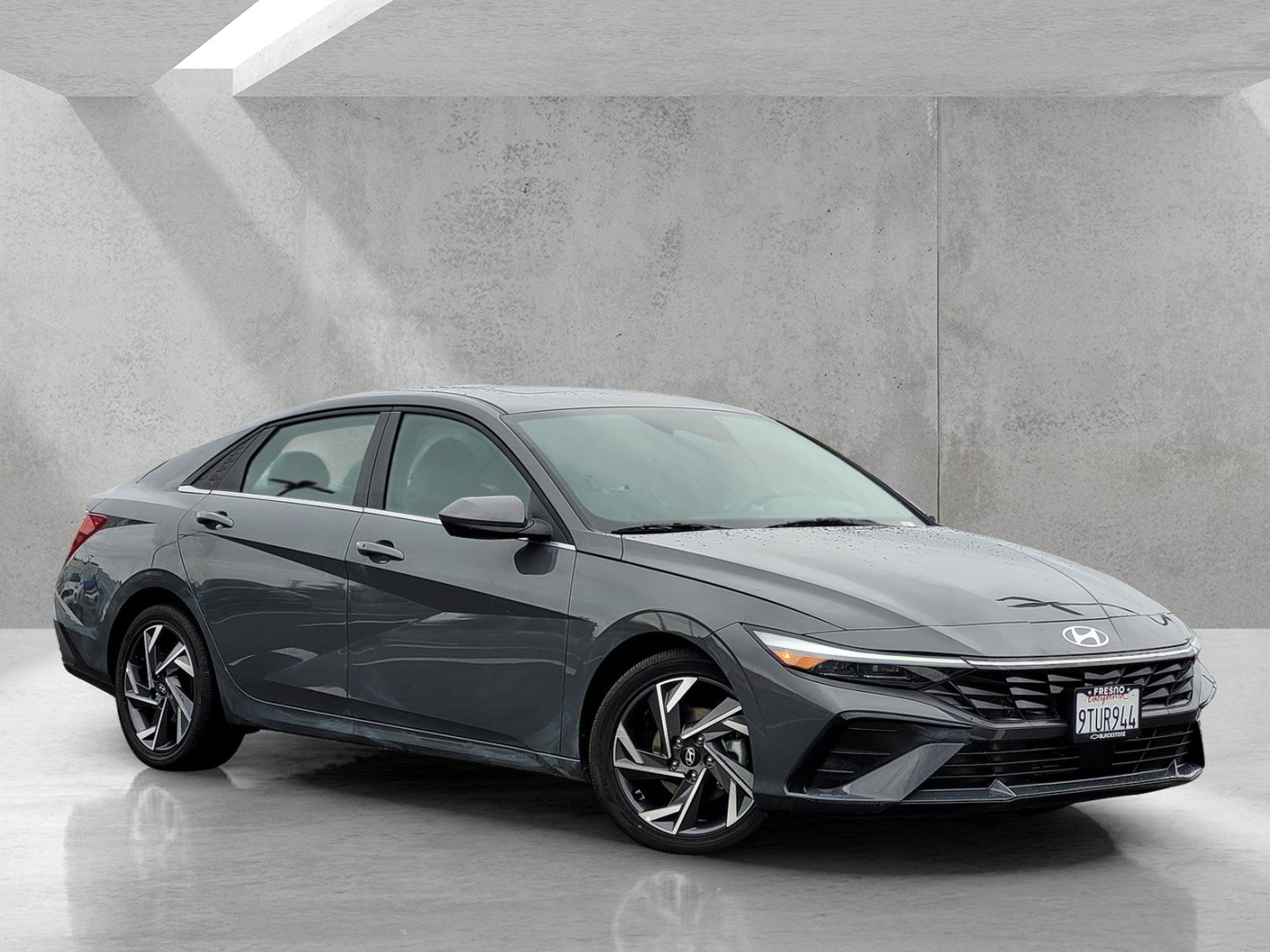 Used 2025 Hyundai Elantra SEL image 1