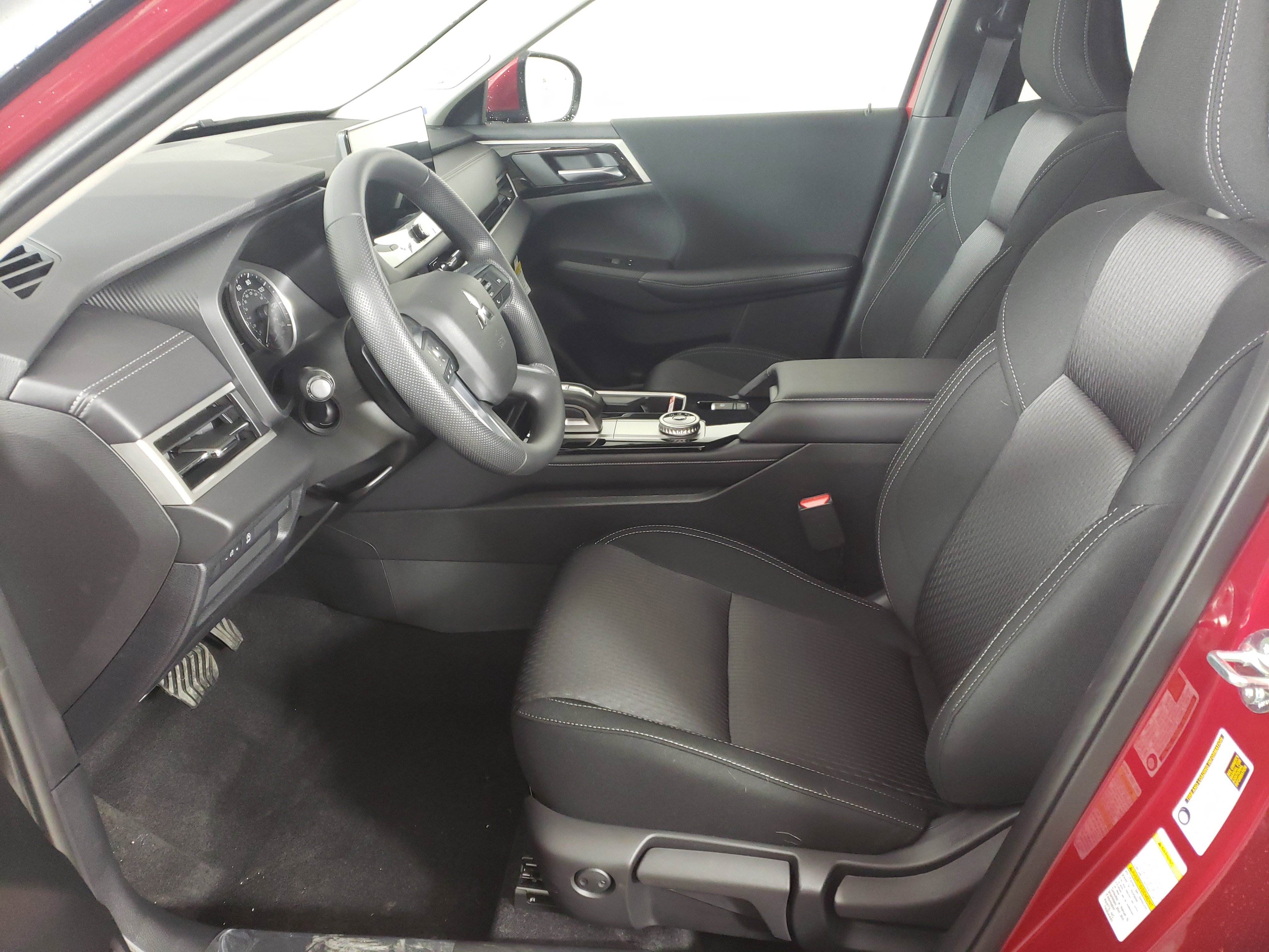 New 2026 Mitsubishi Outlander ES image 9