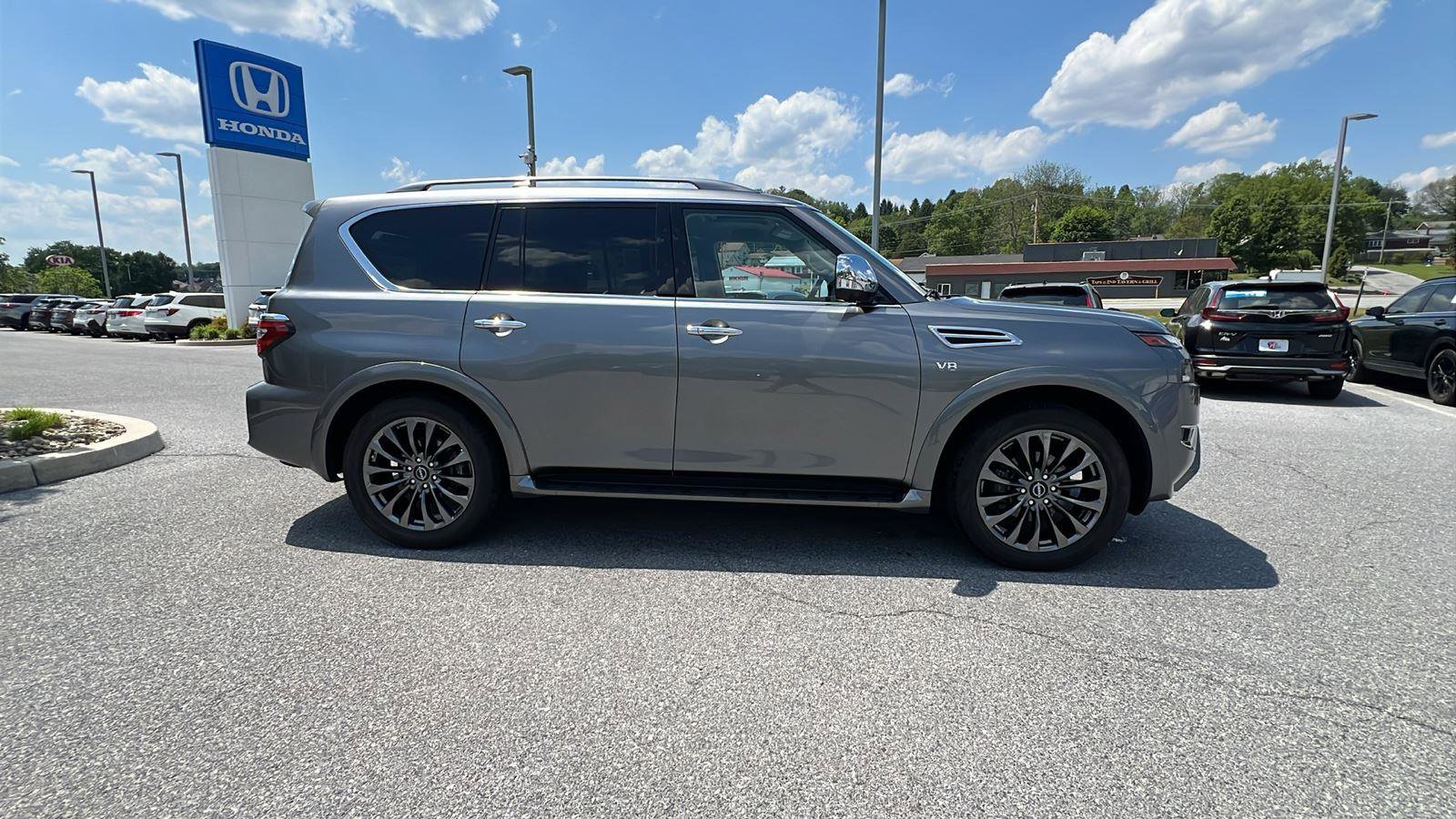 Used 2022 Nissan Armada Platinum w/ Captain's Chairs Package AWD/4WD image 3