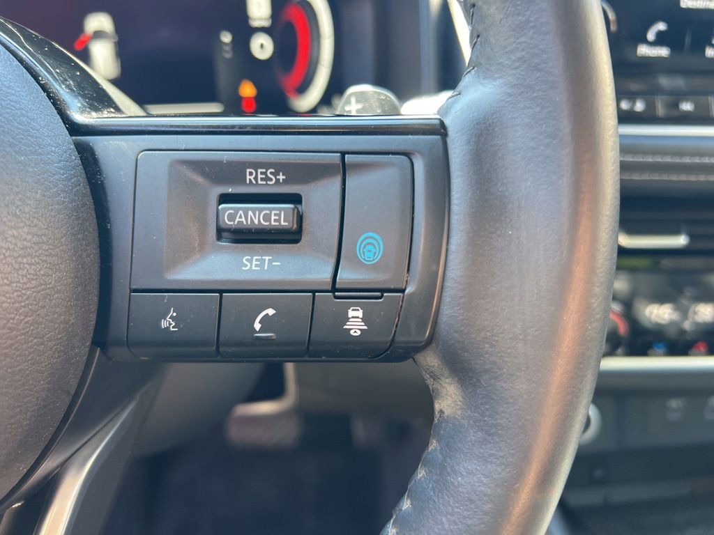 Used 2022 Nissan Rogue Platinum w/ Head-Up Display Package image 16