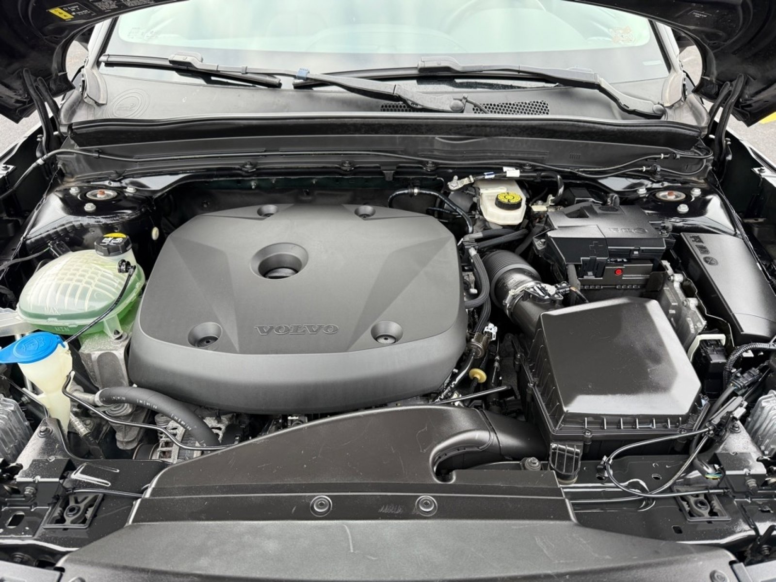 Used 2022 Volvo XC40 T5 Momentum image 24