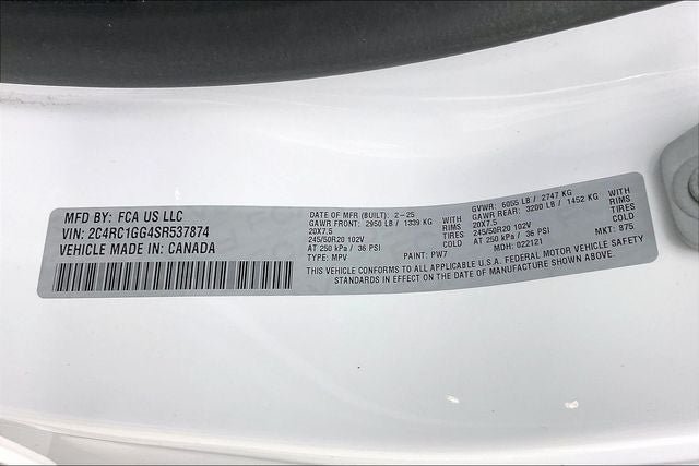 Used 2025 Chrysler Pacifica Limited FWD image 33