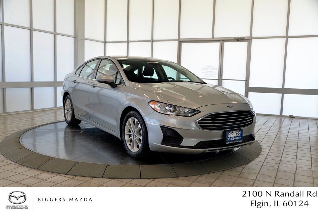 Used 2020 Ford Fusion SE image 1
