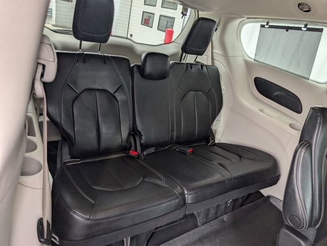 Used 2022 Chrysler Pacifica Touring-L image 25