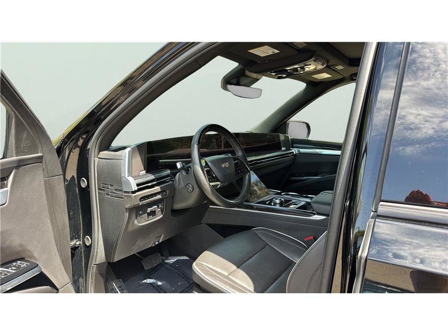 Used 2025 Cadillac Escalade ESV Sport w/ Touring Package AWD/4WD image 9