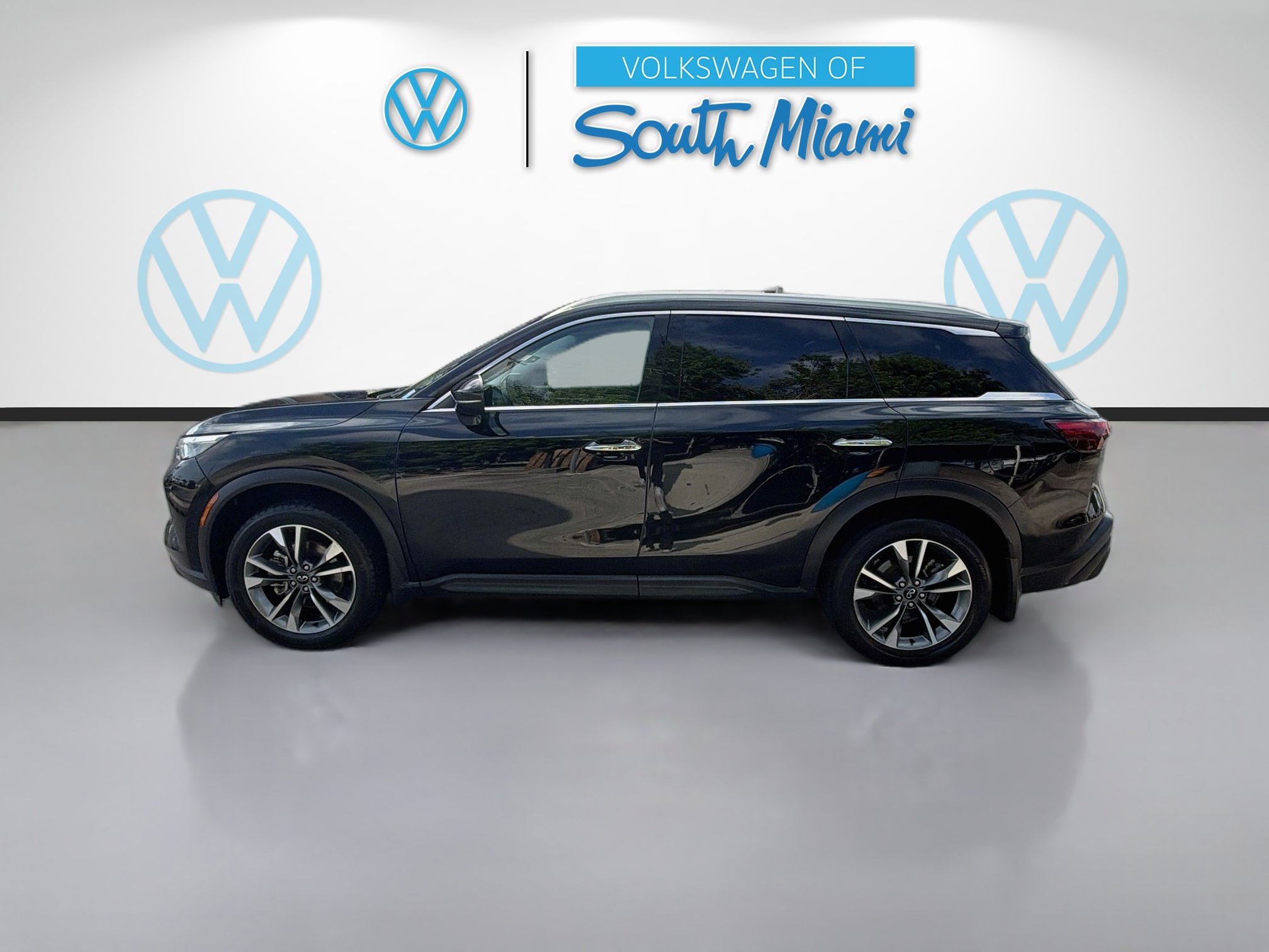 Used 2023 INFINITI QX60 Luxe w/ Performance Audio Package FWD image 4