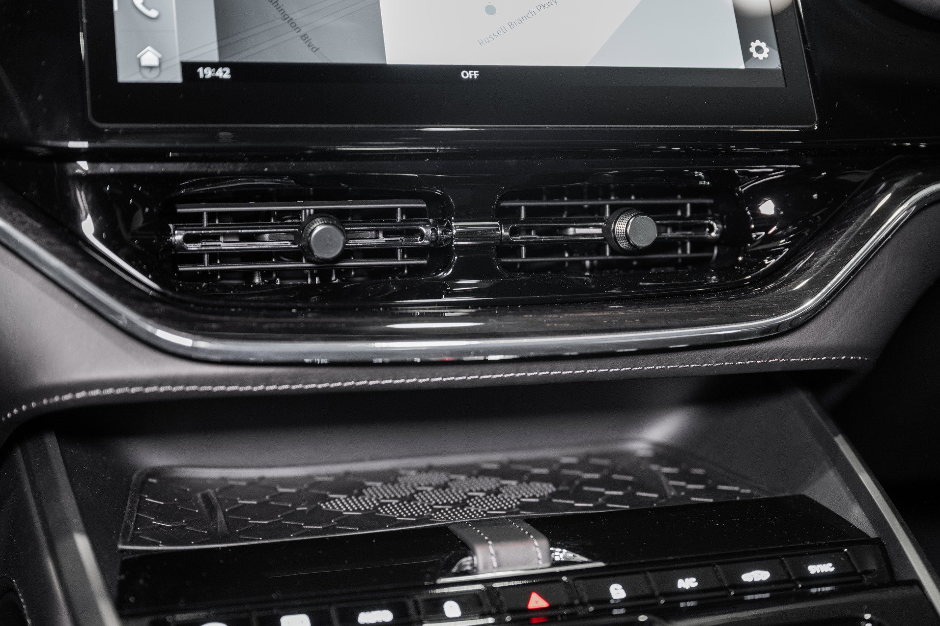 New 2026 Aston Martin DBX 707 image 30