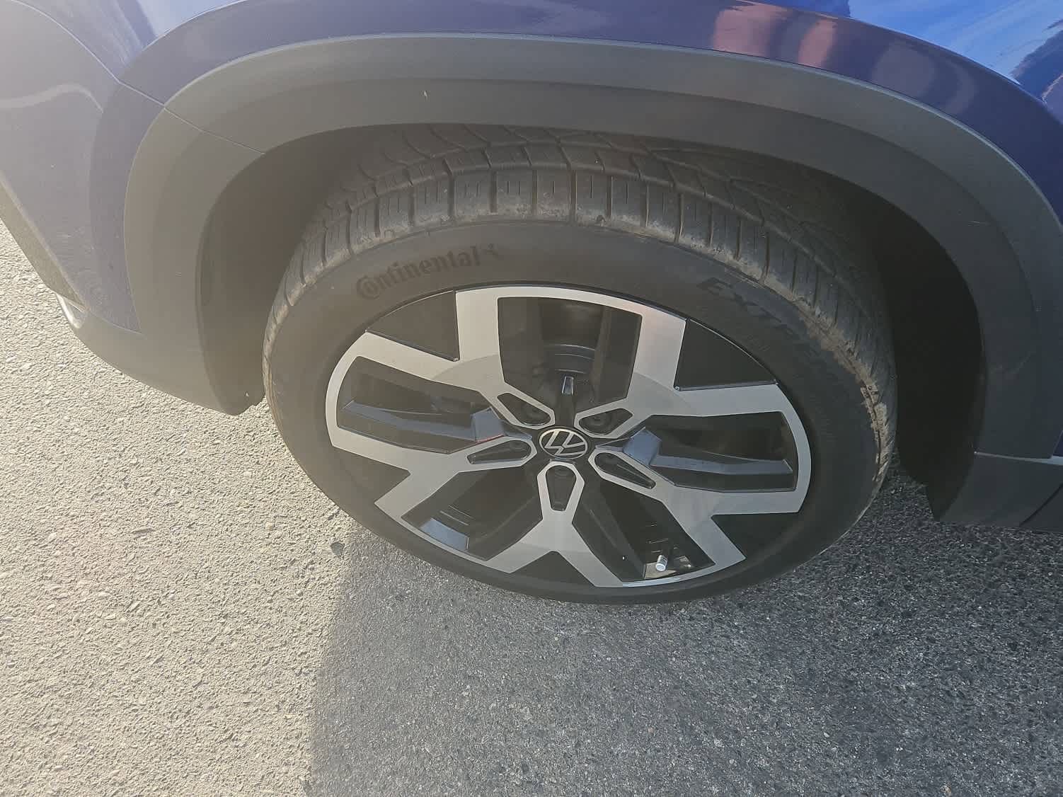 Used 2022 Volkswagen Taos SEL image 3