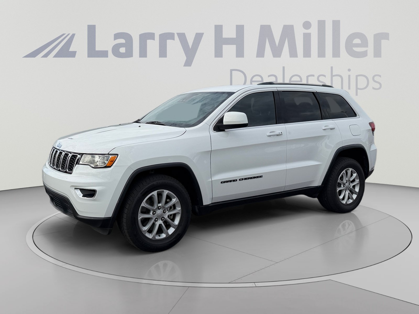 Used 2021 Jeep Grand Cherokee Laredo w/ Security & Convenience Group AWD/4WD image 1