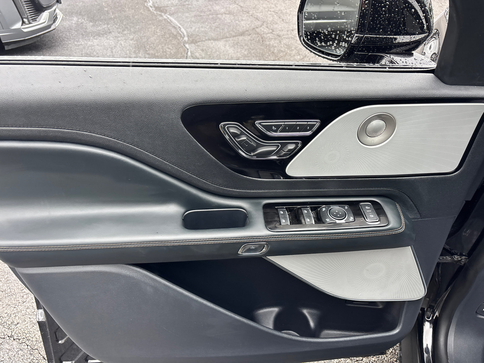 New 2026 Lincoln Aviator Reserve AWD/4WD image 11