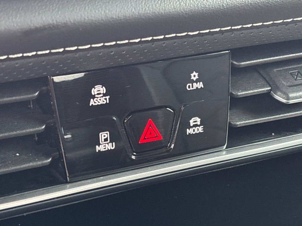 Used 2024 Volkswagen Atlas SE AWD/4WD image 33